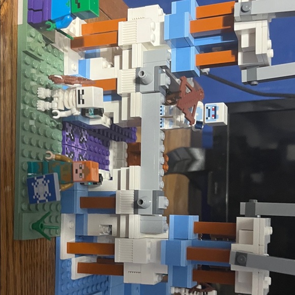 LEGO Minecraft Ice Castle Set - Picture 5 of 5
